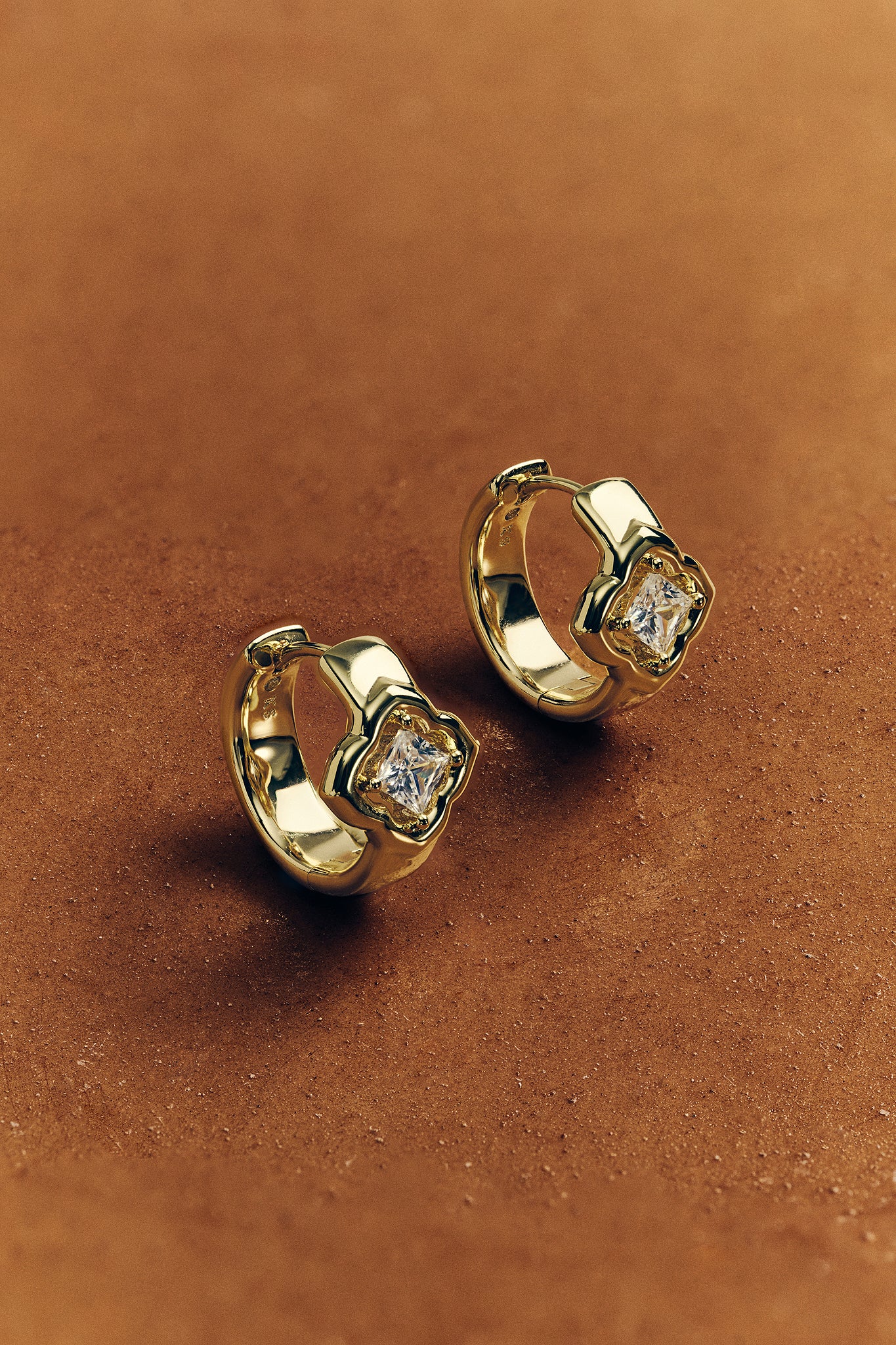 Kendra Scott Mallory Crystal Huggie Hoop Earrings in White CZ and Gold