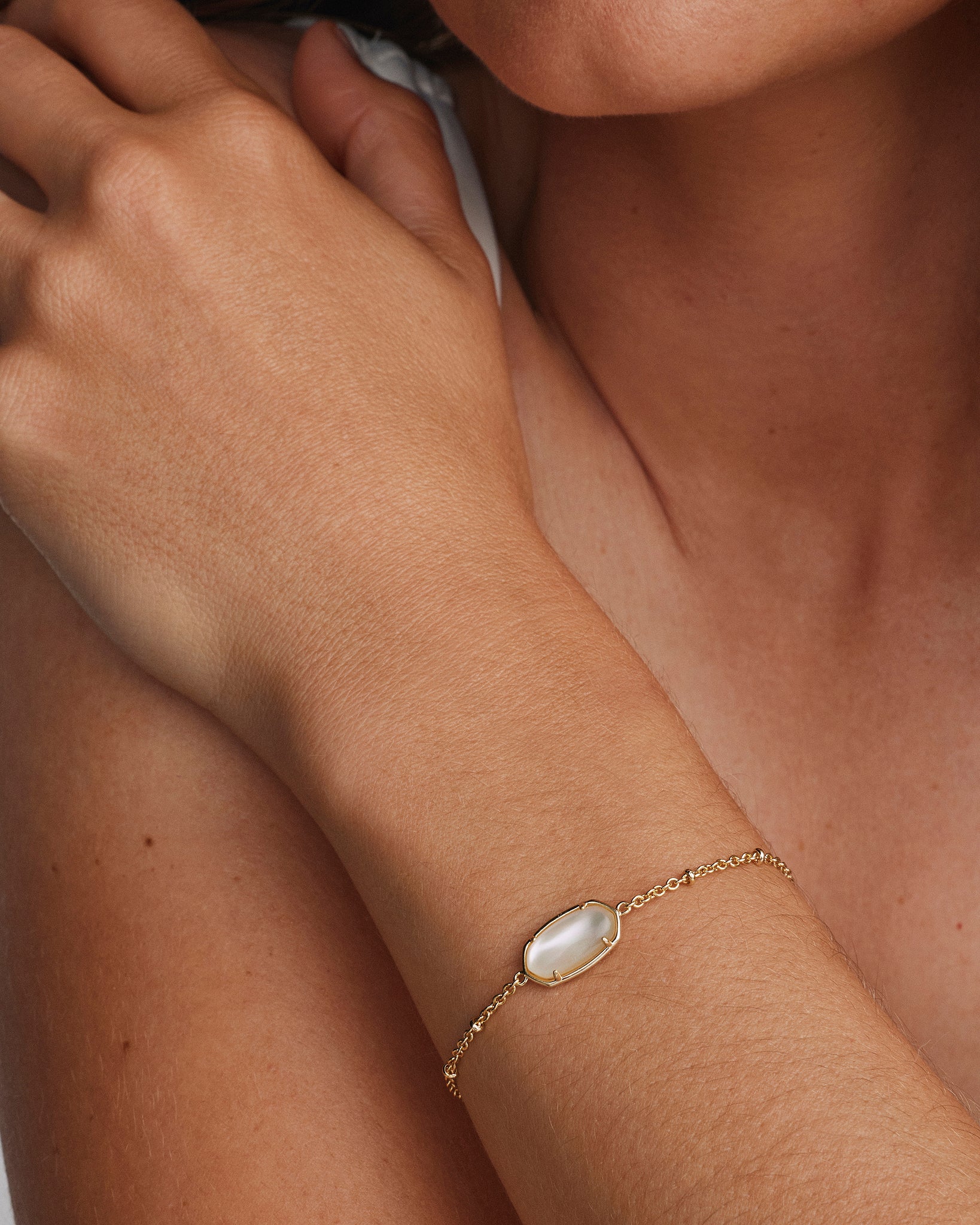 Kendra Scott Tiger Striped Elaina Oval Delicate Chain Bracelet in Dark Brown Hawks Eye and Gold Plated