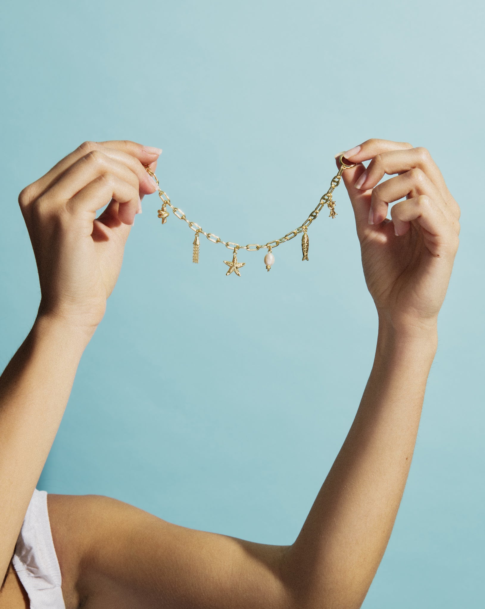 Kendra Scott Parker Chain Charm Bracelet in White Pearl and Gold Plated