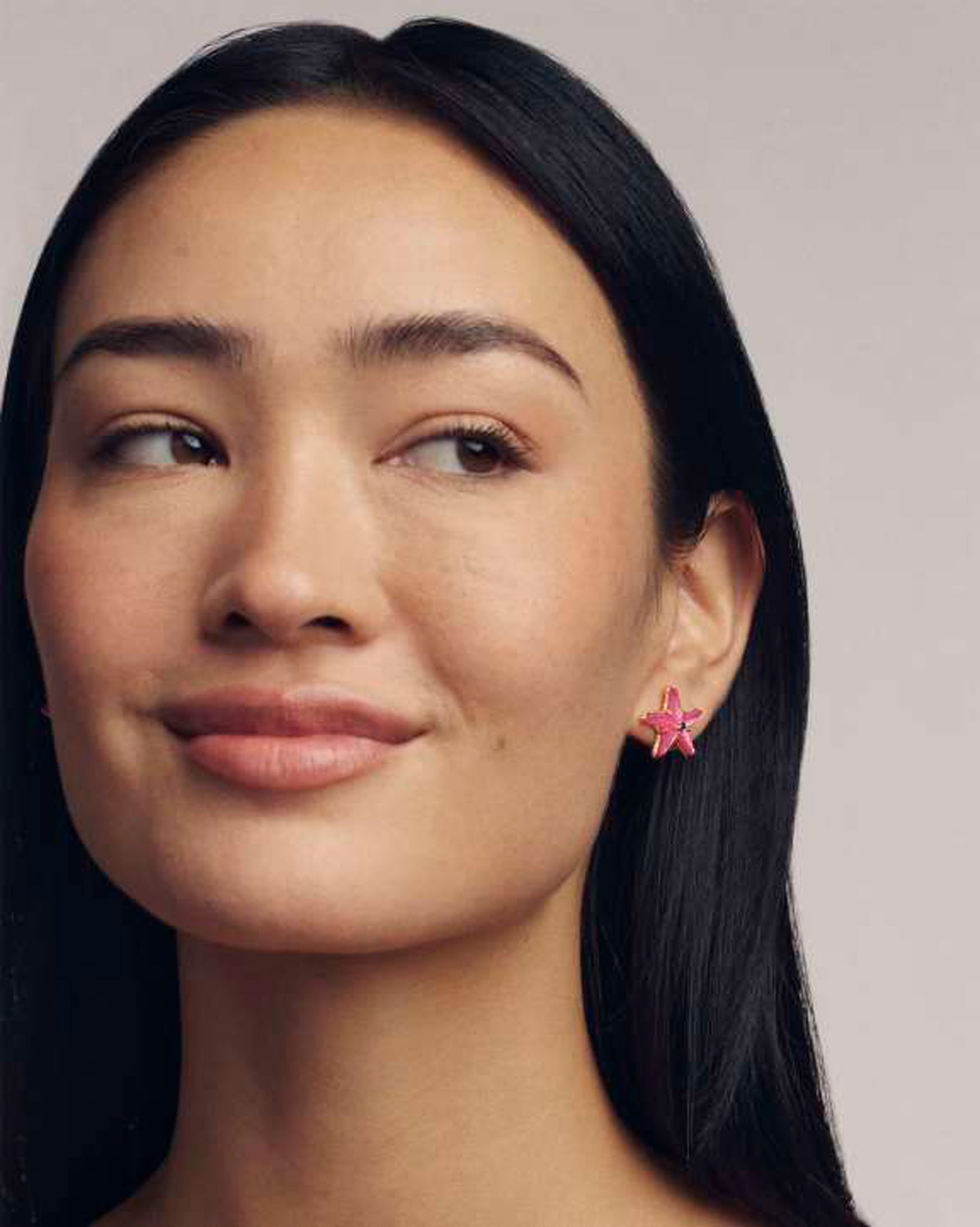 Kendra Scott Parker Starfish Stud Earrings in Bright Pink Mother of Pearl and Gold Plated