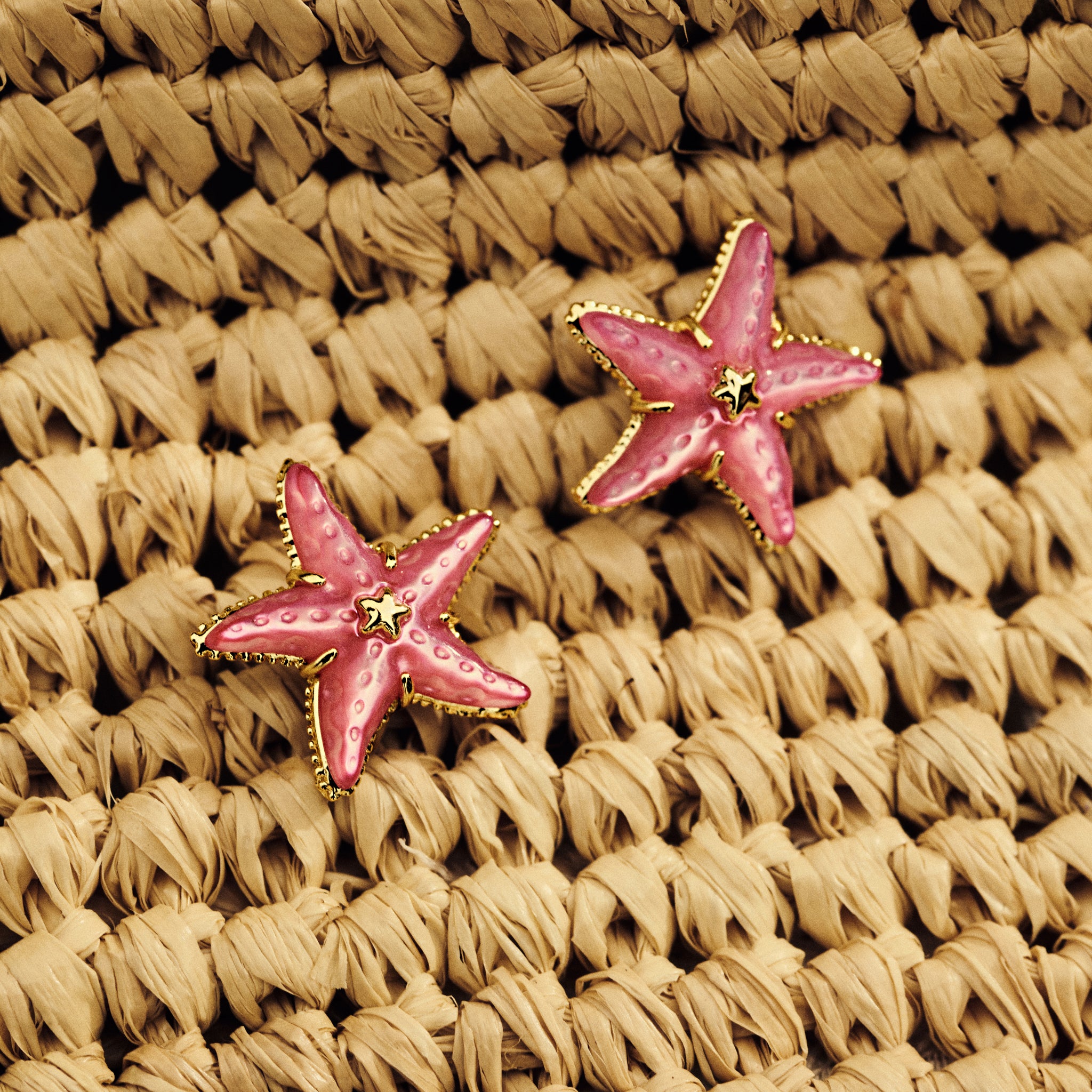 Kendra Scott Parker Starfish Stud Earrings in Bright Pink Mother of Pearl and Gold Plated