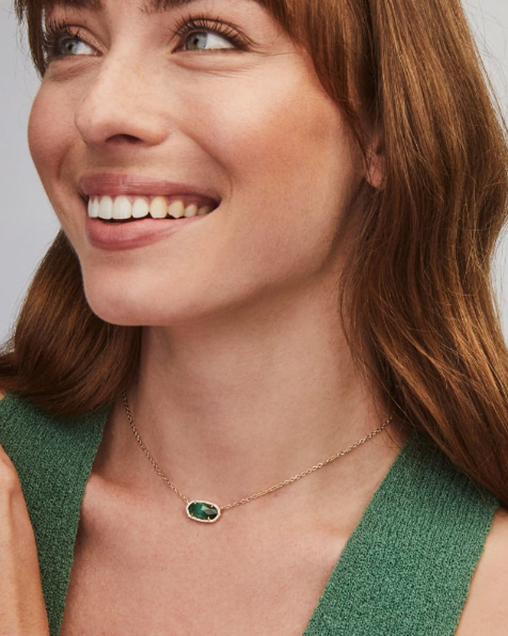 Kendra Scott Elisa Oval Pendant Necklace in Emerald Green Cats Eye and Gold