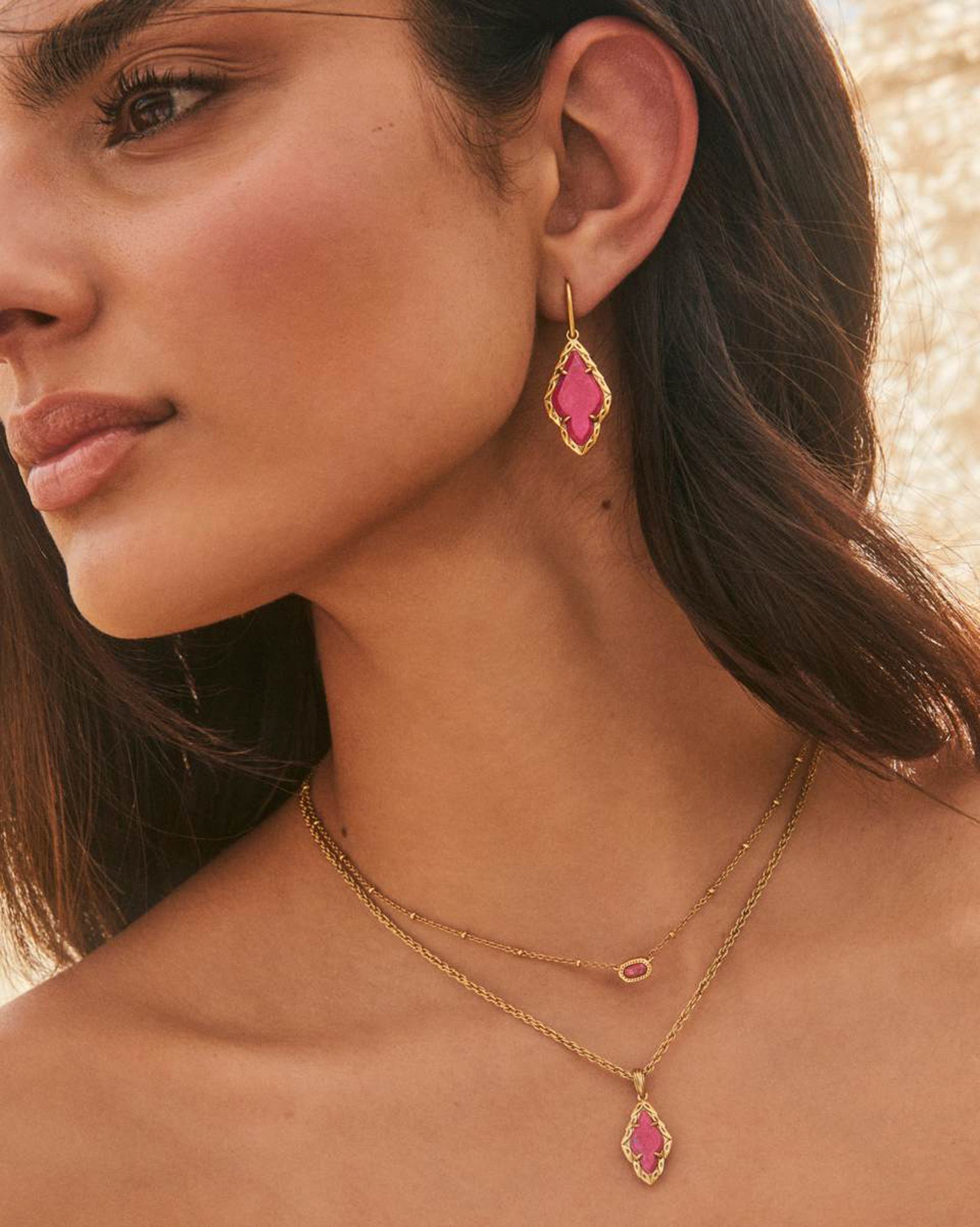 Kendra Scott Mini Elisa Oval Satellite Chain Pendant Necklace in Dark Fuchsia and Vintage Gold