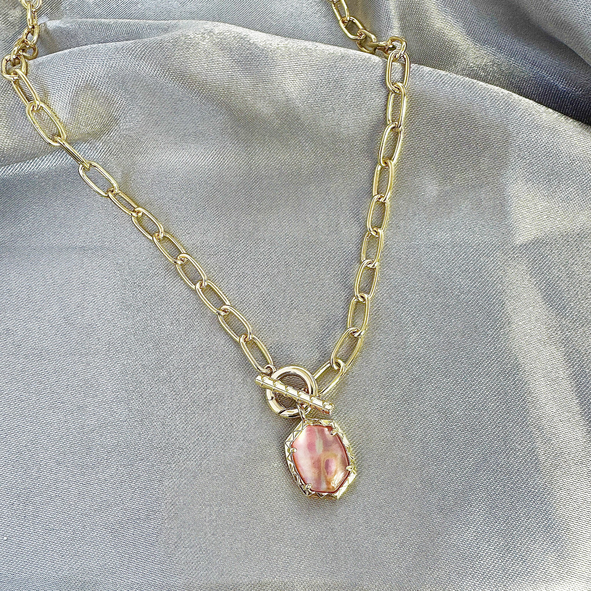 Kendra Scott Daphne Chain Link Pendant Necklace in Light Pink Iridescent Abalone and Gold