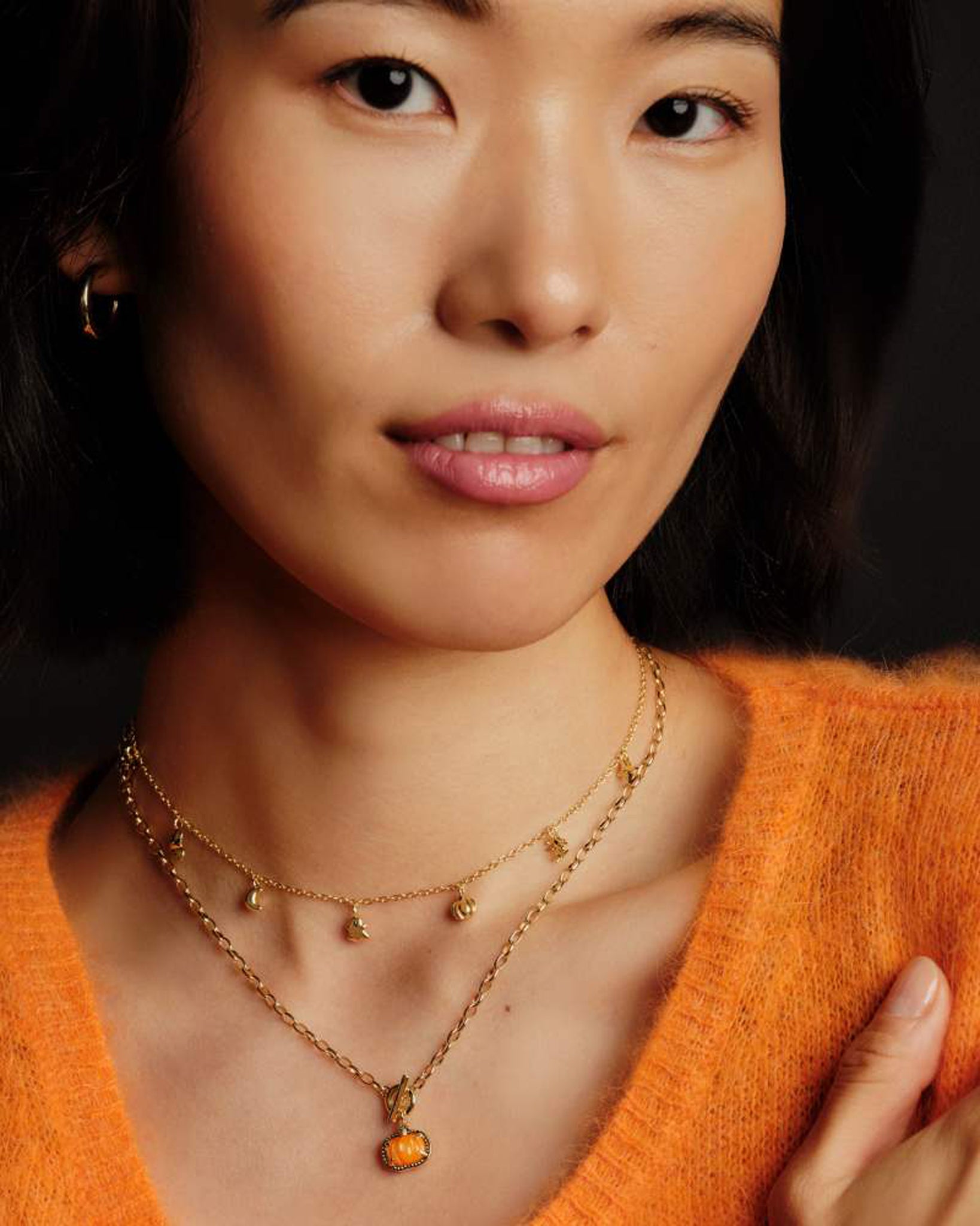 Kendra Scott Pumpkin Link and Chain Pendant Necklace in Orange Mother of Pearl and Gold Plated