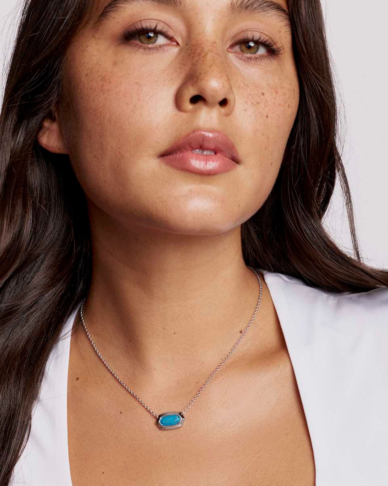 Kendra Scott Elisa Bezel Oval Pendant Necklace in Green Tiger's Eye and Gold Plated