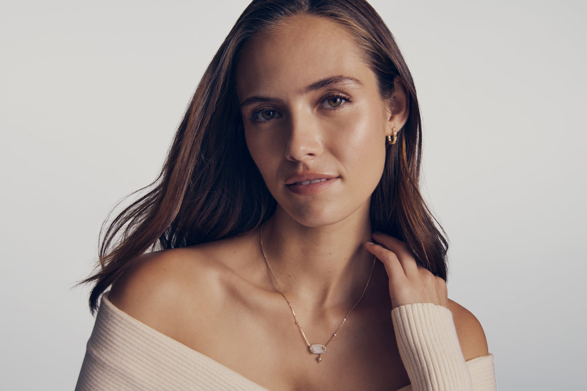 Kendra Scott Elisa Star Short Pendant Necklace in Crystal Ivory Illusion and Gold Plated
