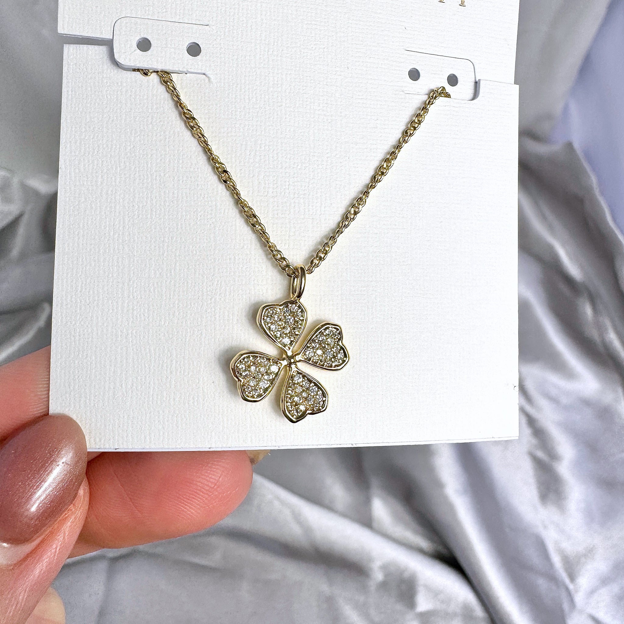 Kendra Scott Clover Pendant Necklace in White Crystal and Gold Plated