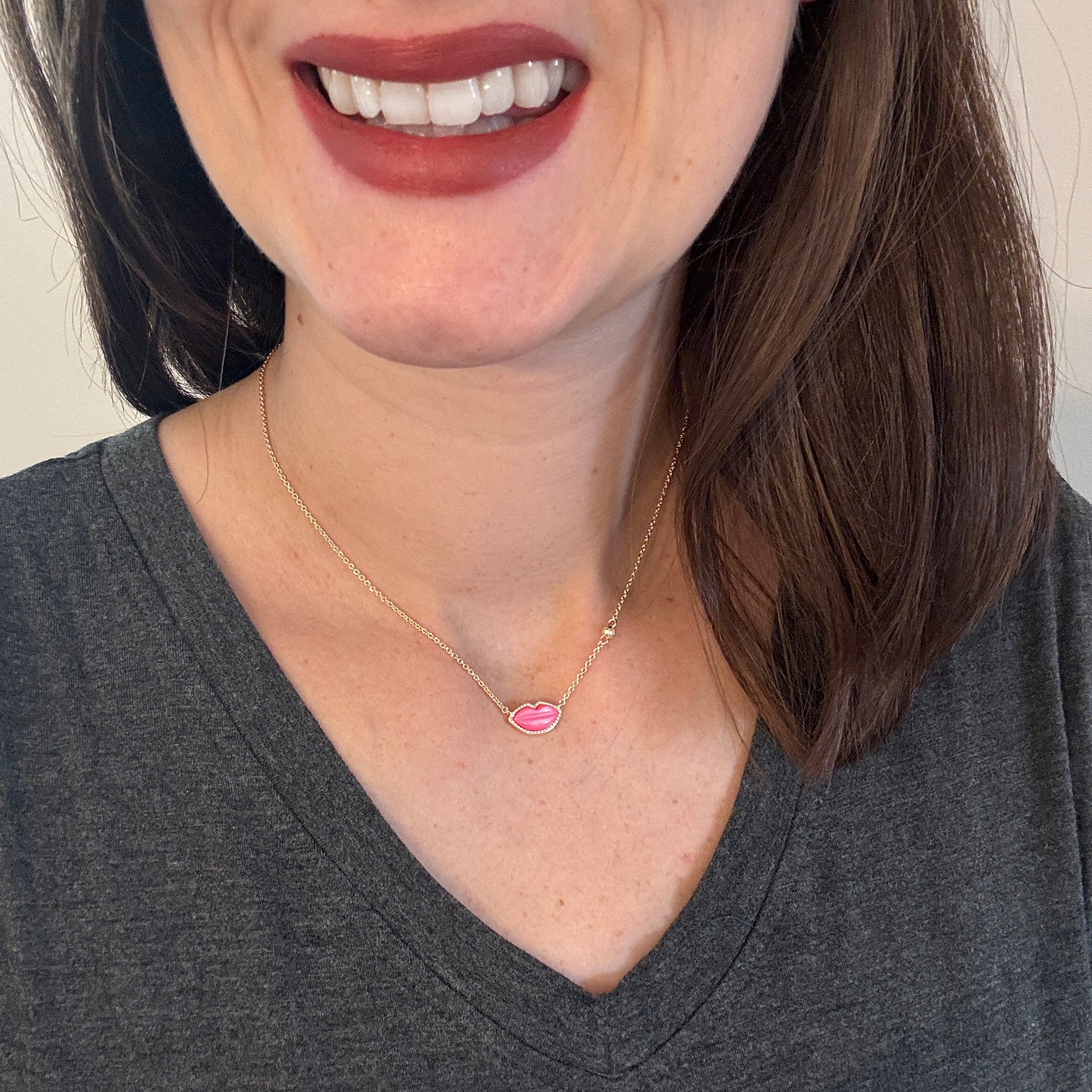 Kendra Scott Lips Pendant Necklace in Hot Pink Mother of Pearl and Rhodium Plated