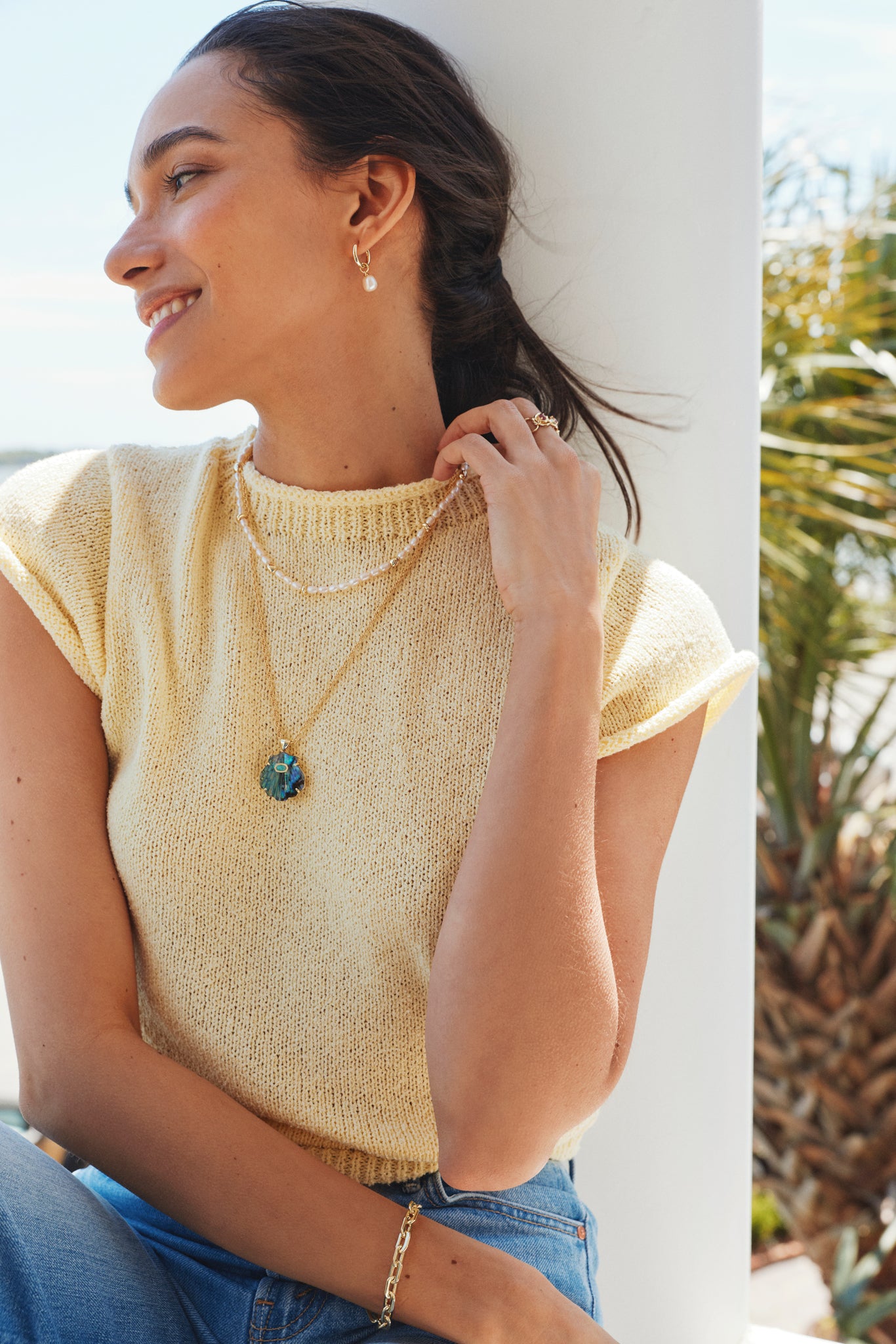 Kendra Scott Lucia Shell Short Pendant Necklace in Light Mauve Illusion and Gold Plated