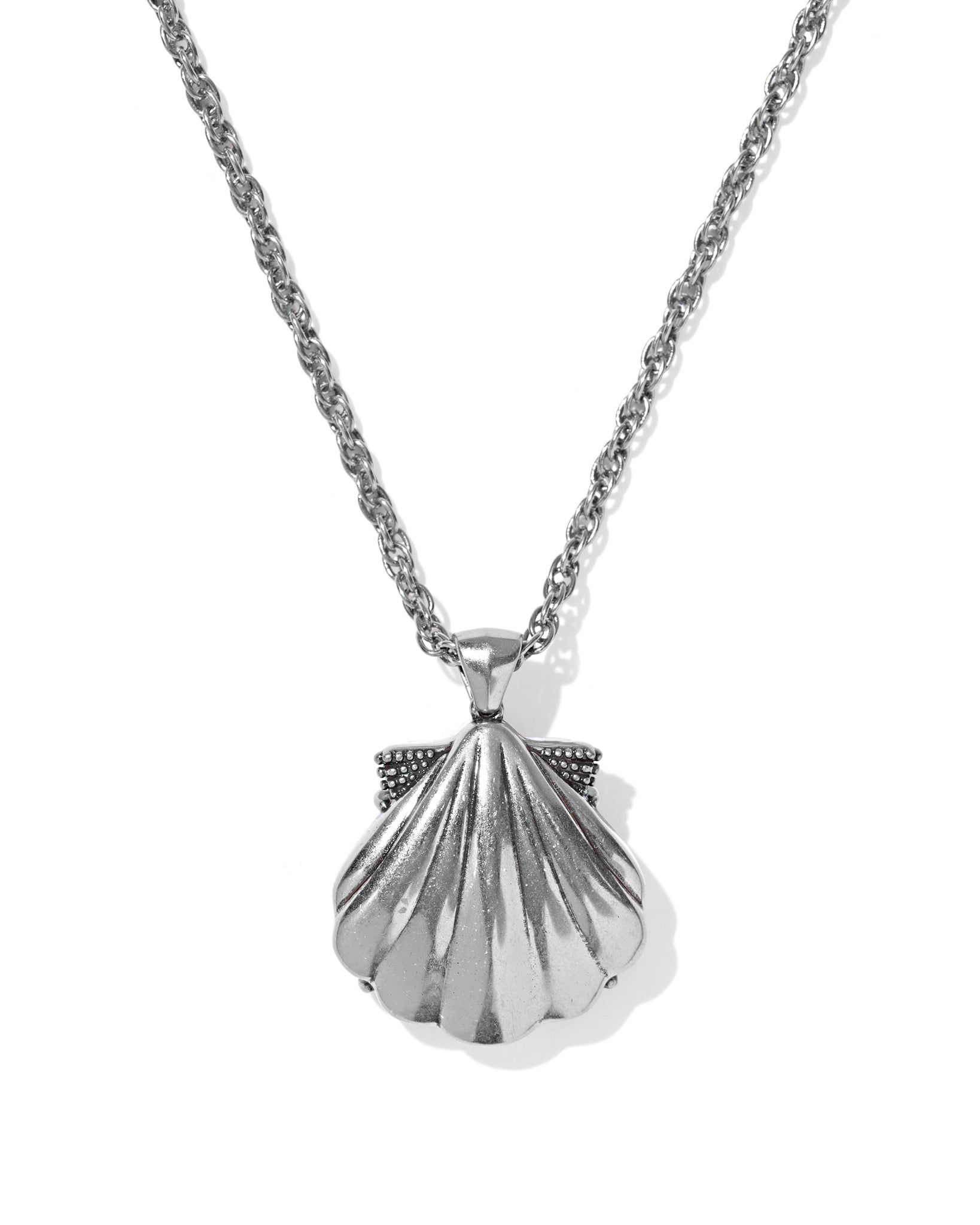 Kendra Scott Lucia Shell Short Pendant Necklace in Neutral Scallop and Vintage Silver Plated