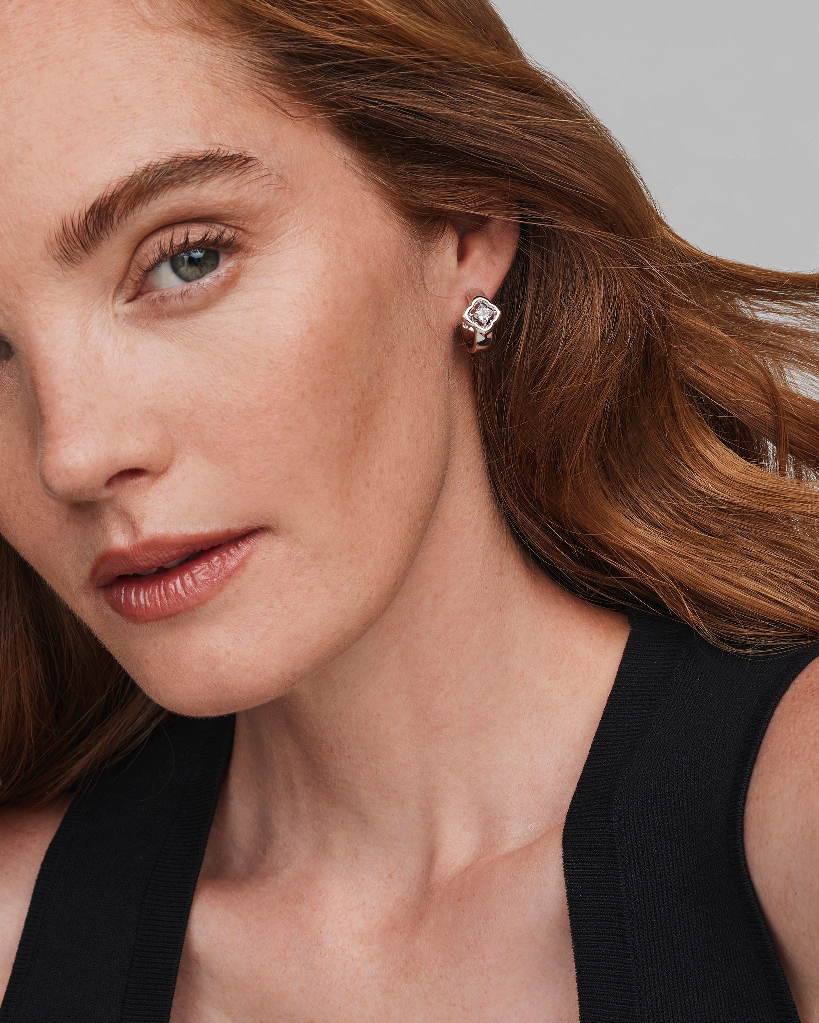 Kendra Scott Mallory Crystal Huggie Hoop Earrings in White CZ and Rhodium