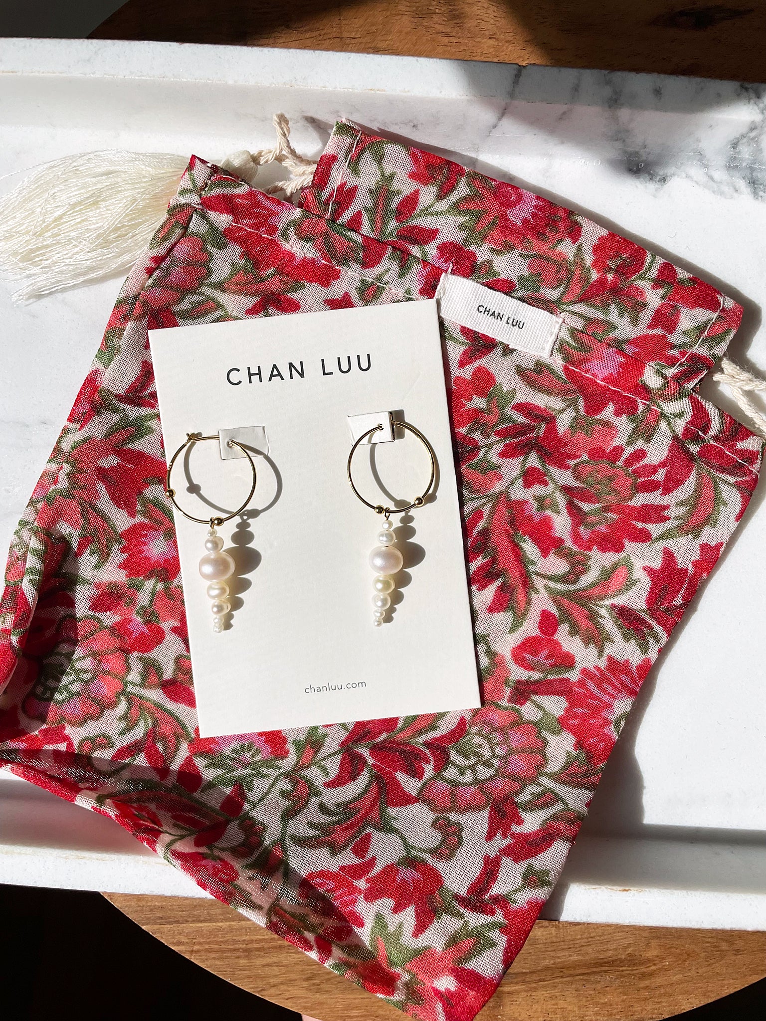 Chan Luu Graduated Drop Pearl Dangle Hoop Earrings in White Pearl and Gold